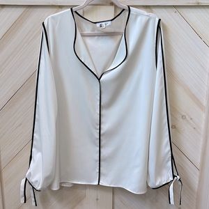 Clavin Klein Dressy Top XL cream with Black piping